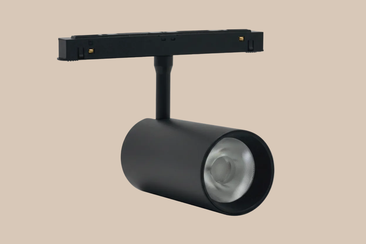 AKCENTINIAI ŠVIESTUVAI MAGNETINIUI BEGĖLIUI TAMPA