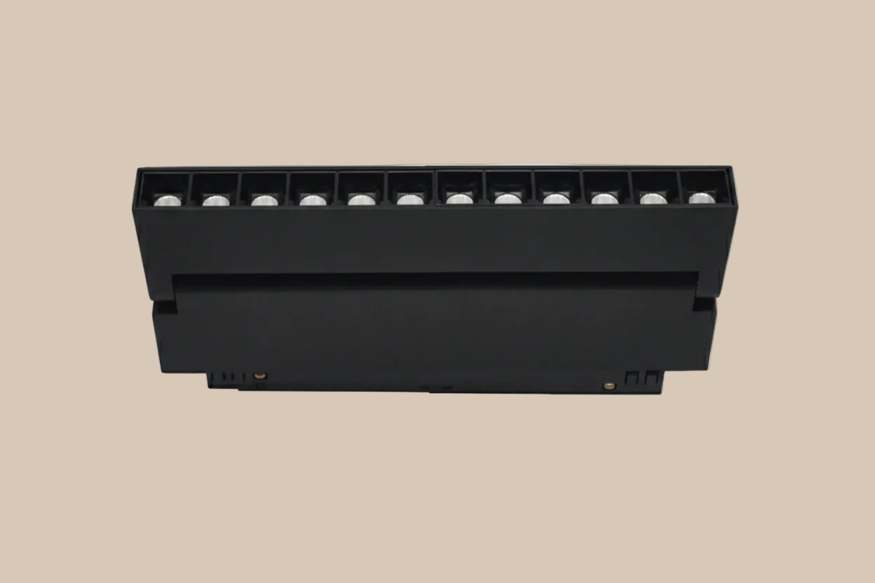 AKCENTINIAI ŠVIESTUVAI MAGNETINIUI BEGĖLIUI TAMPA