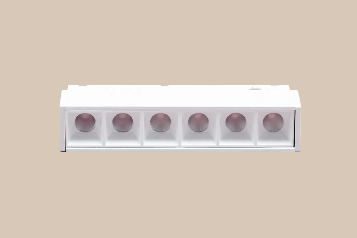 AKCENTINIAI ŠVIESTUVAI MAGNETINIUI BEGĖLIUI TAMPA