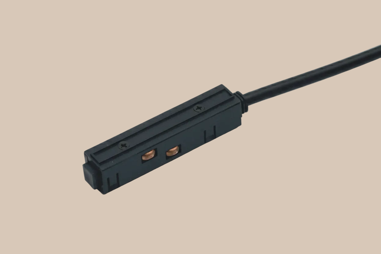 SUJUNGIMAI MAGNETINIAM PAVIRŠINIUI BĖGELIUI TAMPA